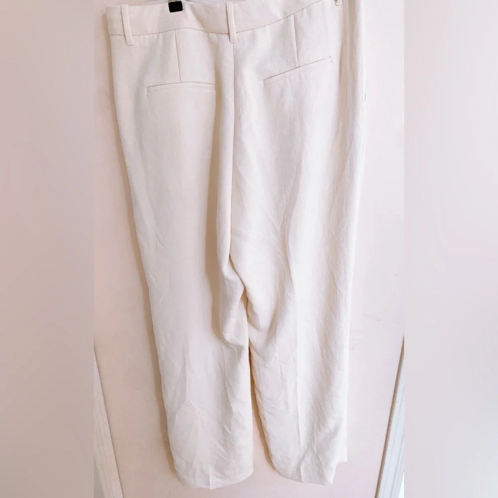 Aritzia The Effortless Pant™ Curve-Fit - Crepette™ - Picture 4 of 9